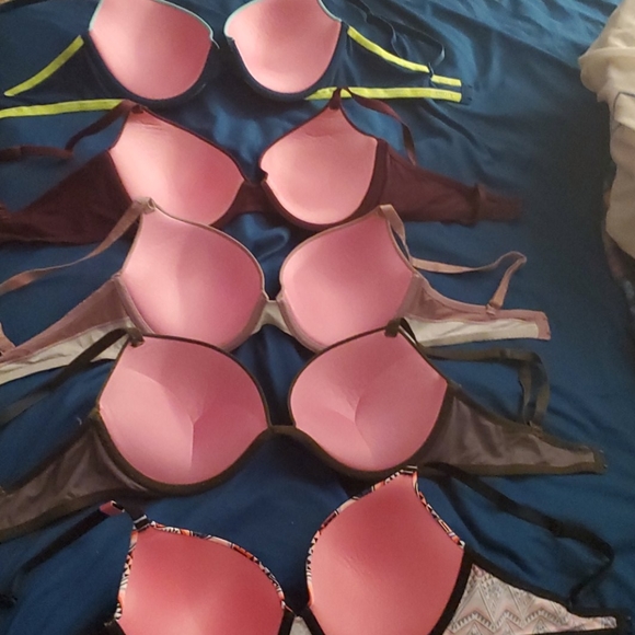 Pink Bras - Picture 2 of 2